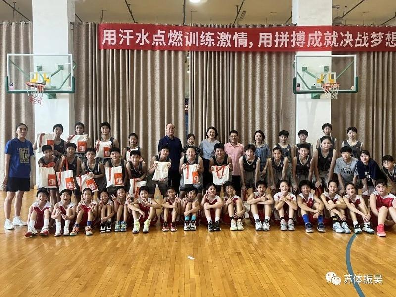 如何通过传球训练增强团队默契?_1